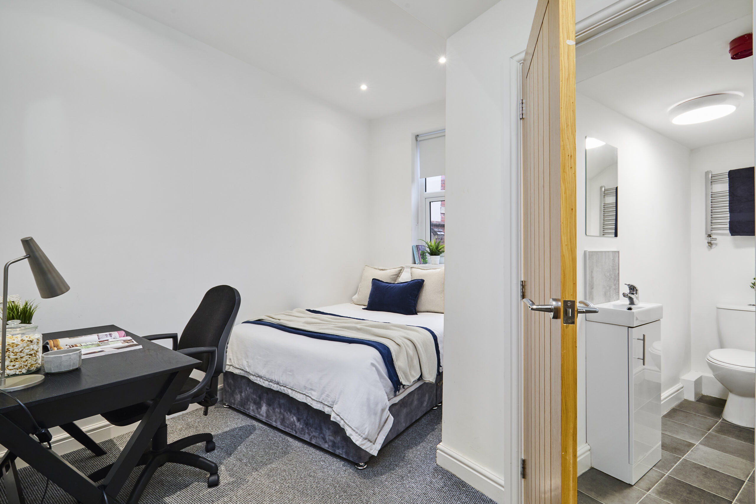 Bank Street, Flat 1